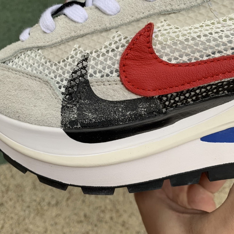 sacai x Nike VaporWaffle “Royal Fuchsia ”