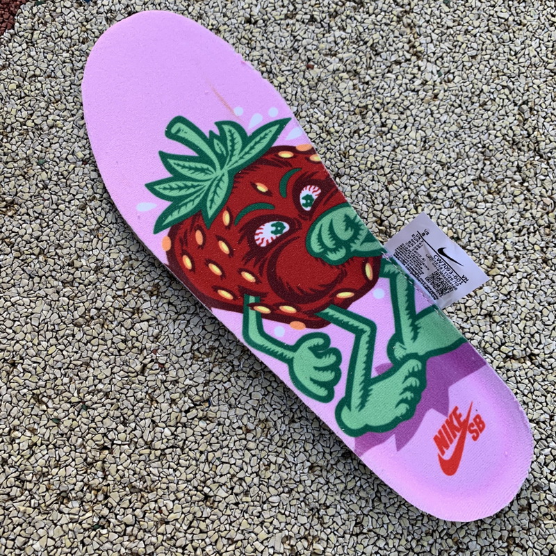 Nike SB Dunk High “Strawberry Cough”