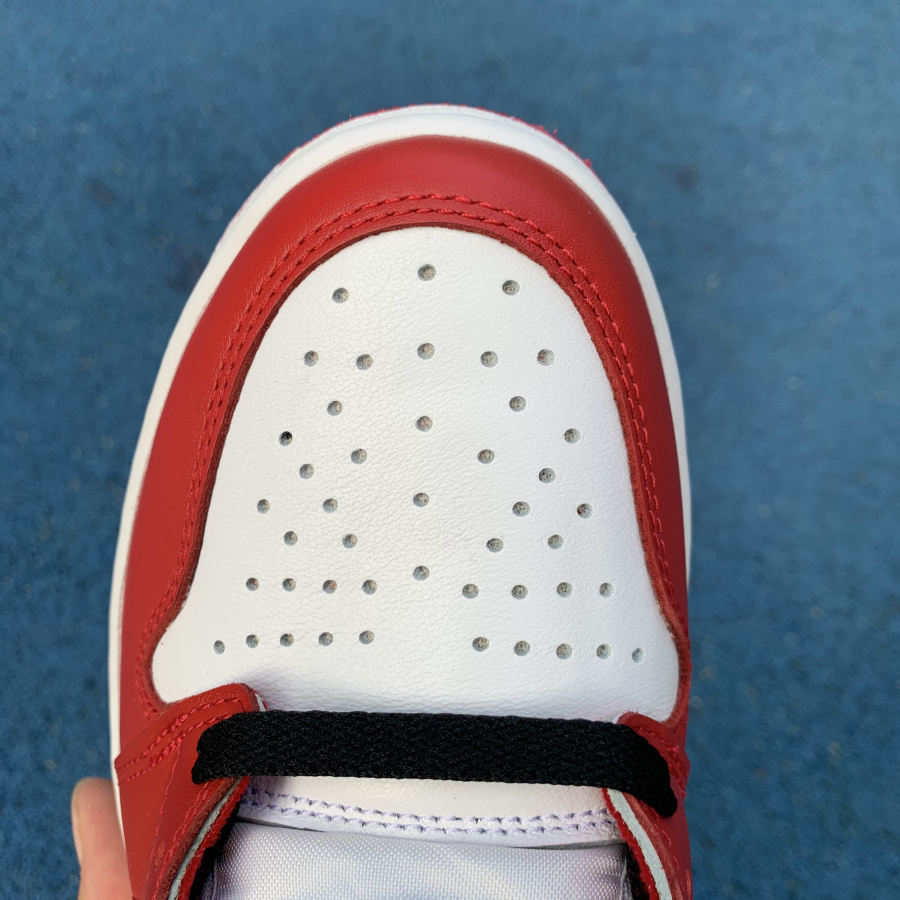 Air Jordan 1 Retro High OG Chicago