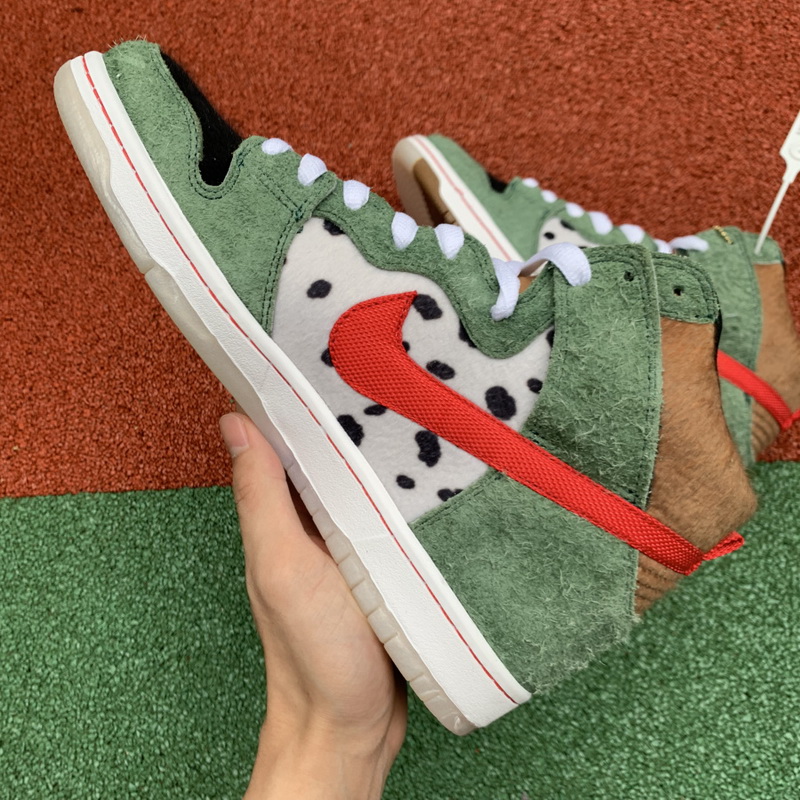 Nike SB Dunk High Dog Walker
