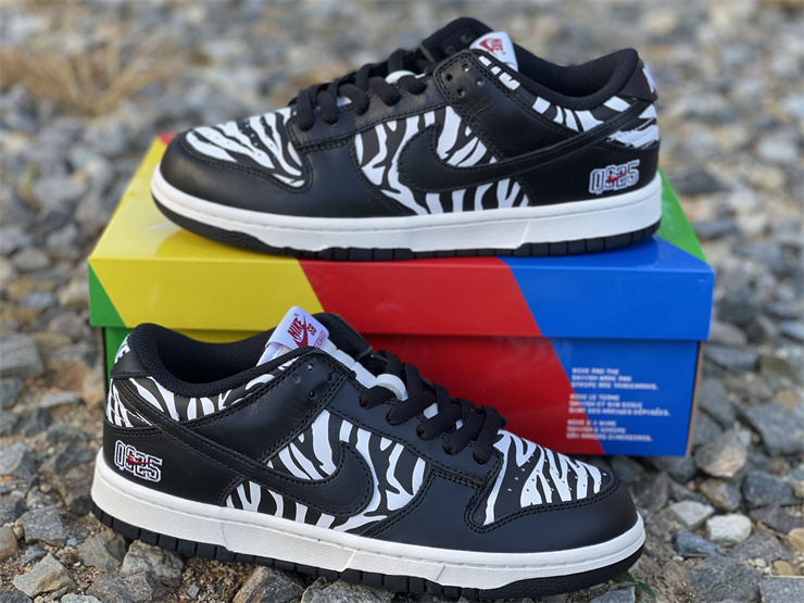 Nike SB Dunk Low Zebra