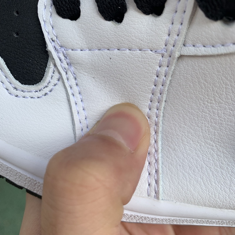 Jordan 1 Mid Reverse Black Toe