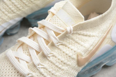 Nike Womens Air Vapormax Flyknit 2.0 Light Cream