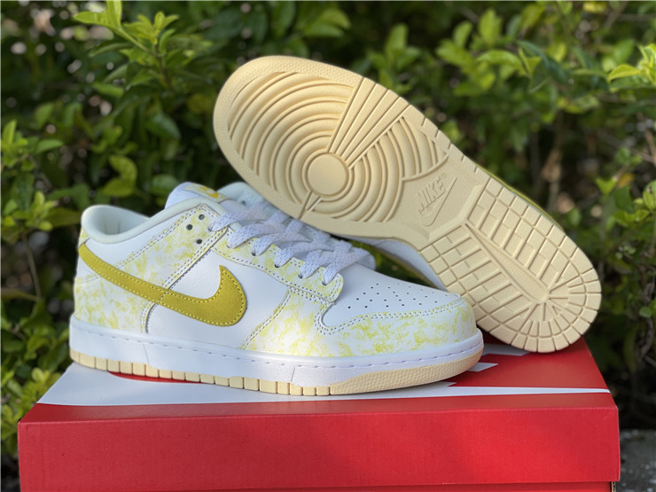 Wmns Dunk Low OG 'Yellow Strike'