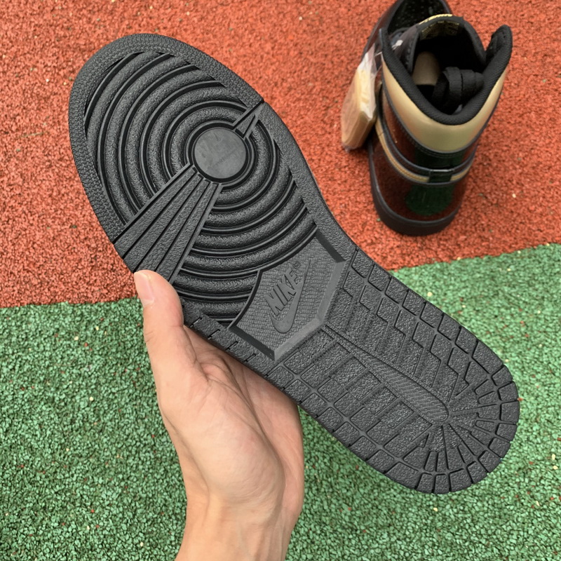 Air Jordan 1 High “Black Metallic Gold”