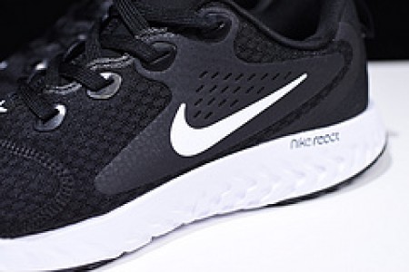 Nike Epic React Flyknit black and white