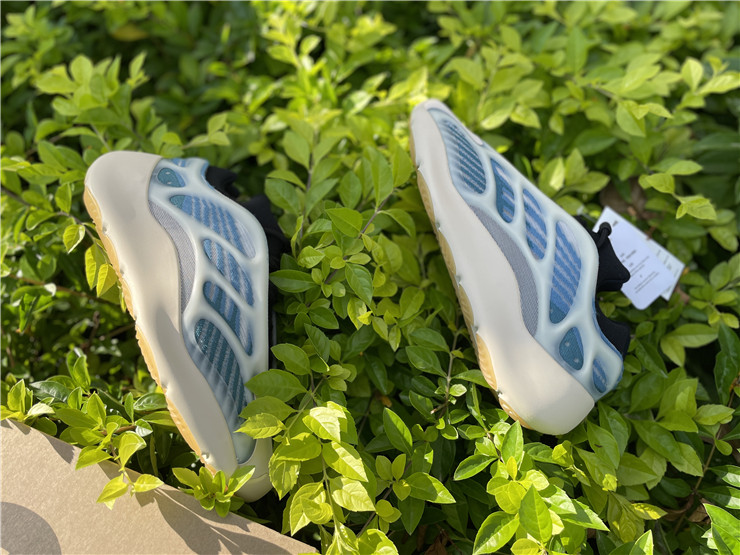 Yeezy 700 V3 ''Methylene blue''