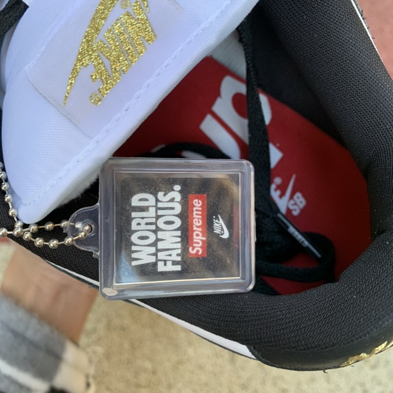 Supreme x Nike SB Dunk Low “Black Stars”