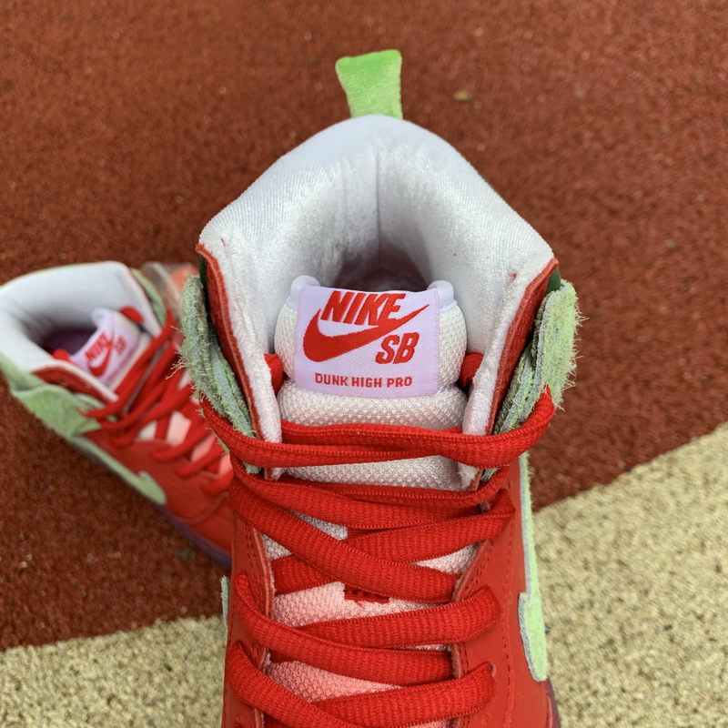 Nike SB Dunk High Strawberry Cough