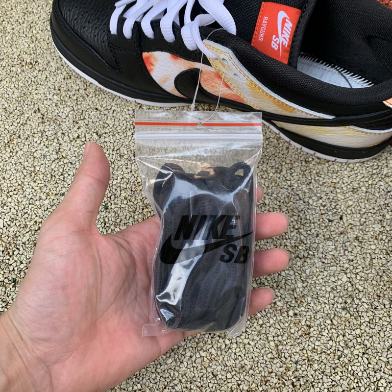 Nike SB Dunk Low Pro “Roswell Raygun”