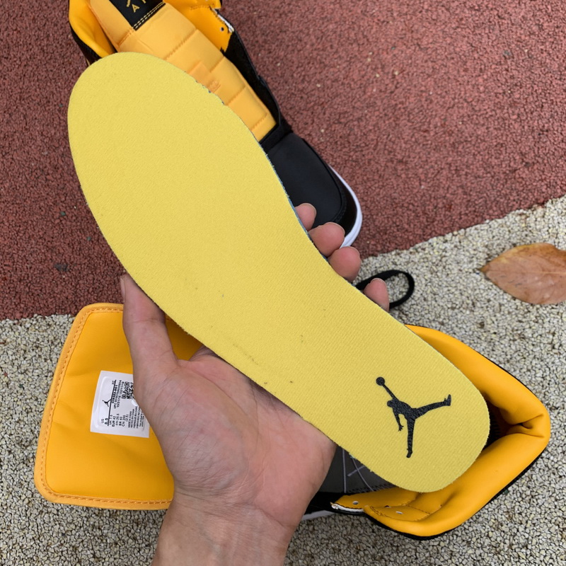 Jordan 1 Mid Shoes040