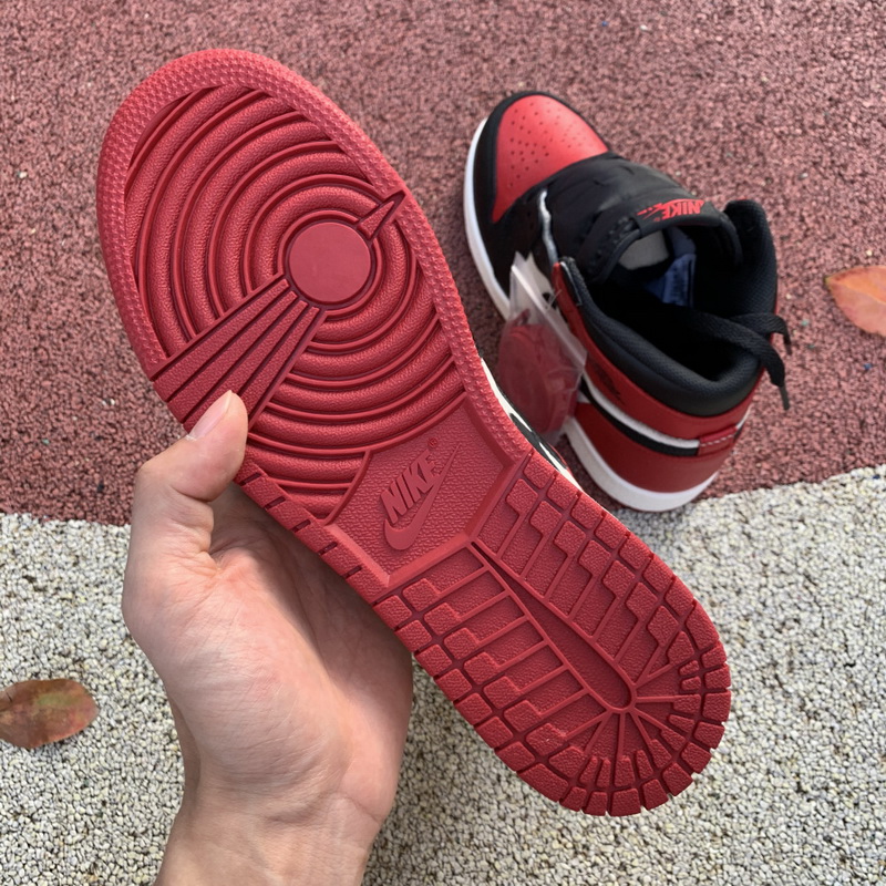 Air Jordan 1 Retro High OG “Bred Toe” GS