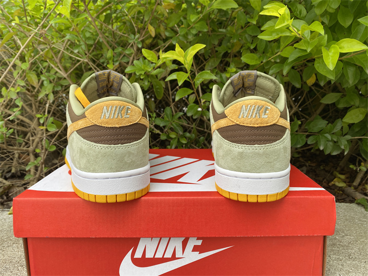 Nike Dunk Low SE Dusty Olive