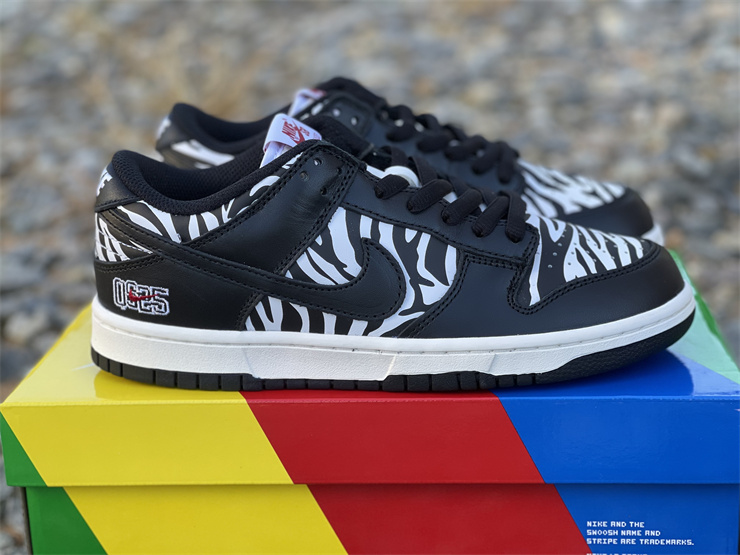 Nike SB Dunk Low Zebra