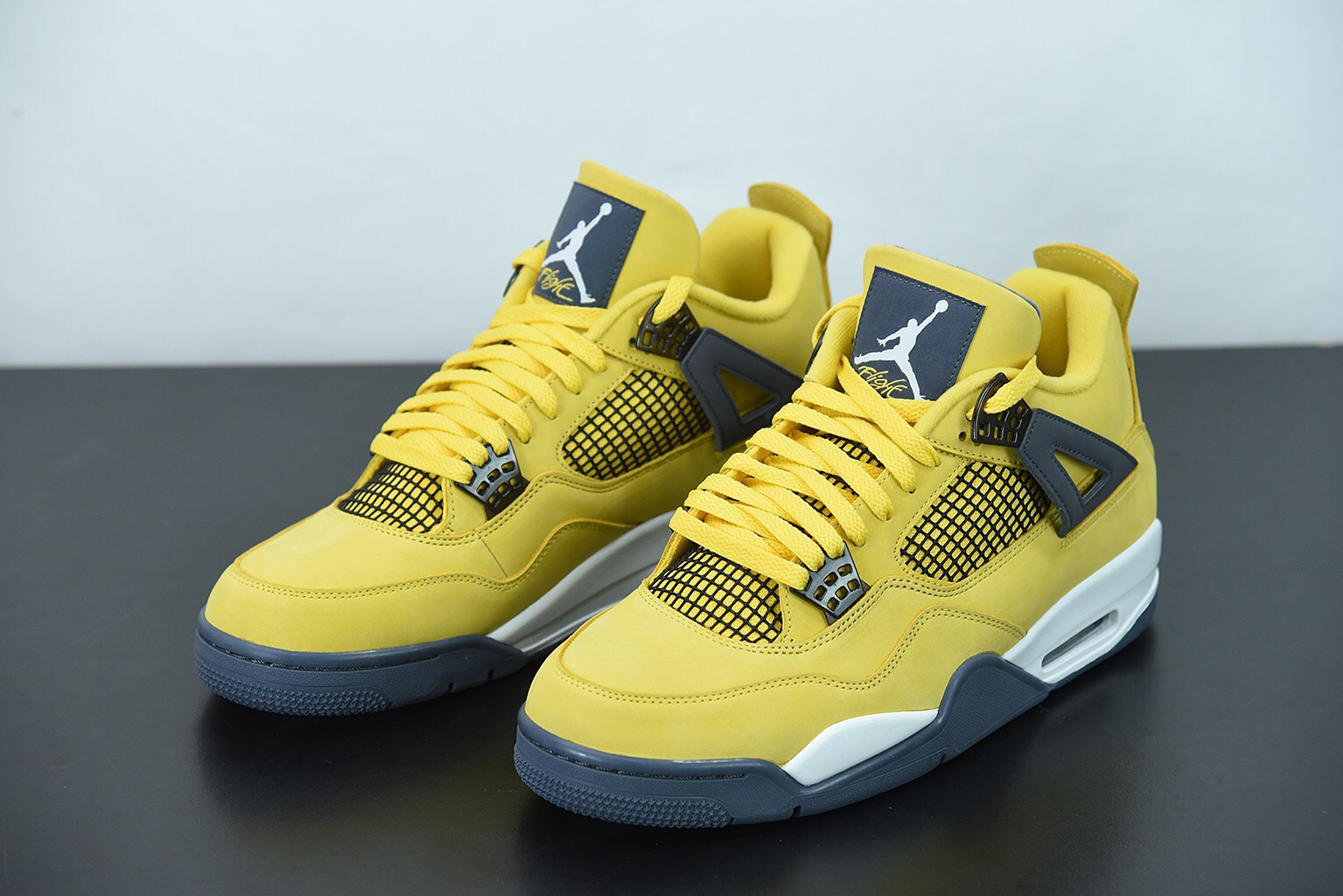 Air Jordan 4 Retro Lightning (2021)