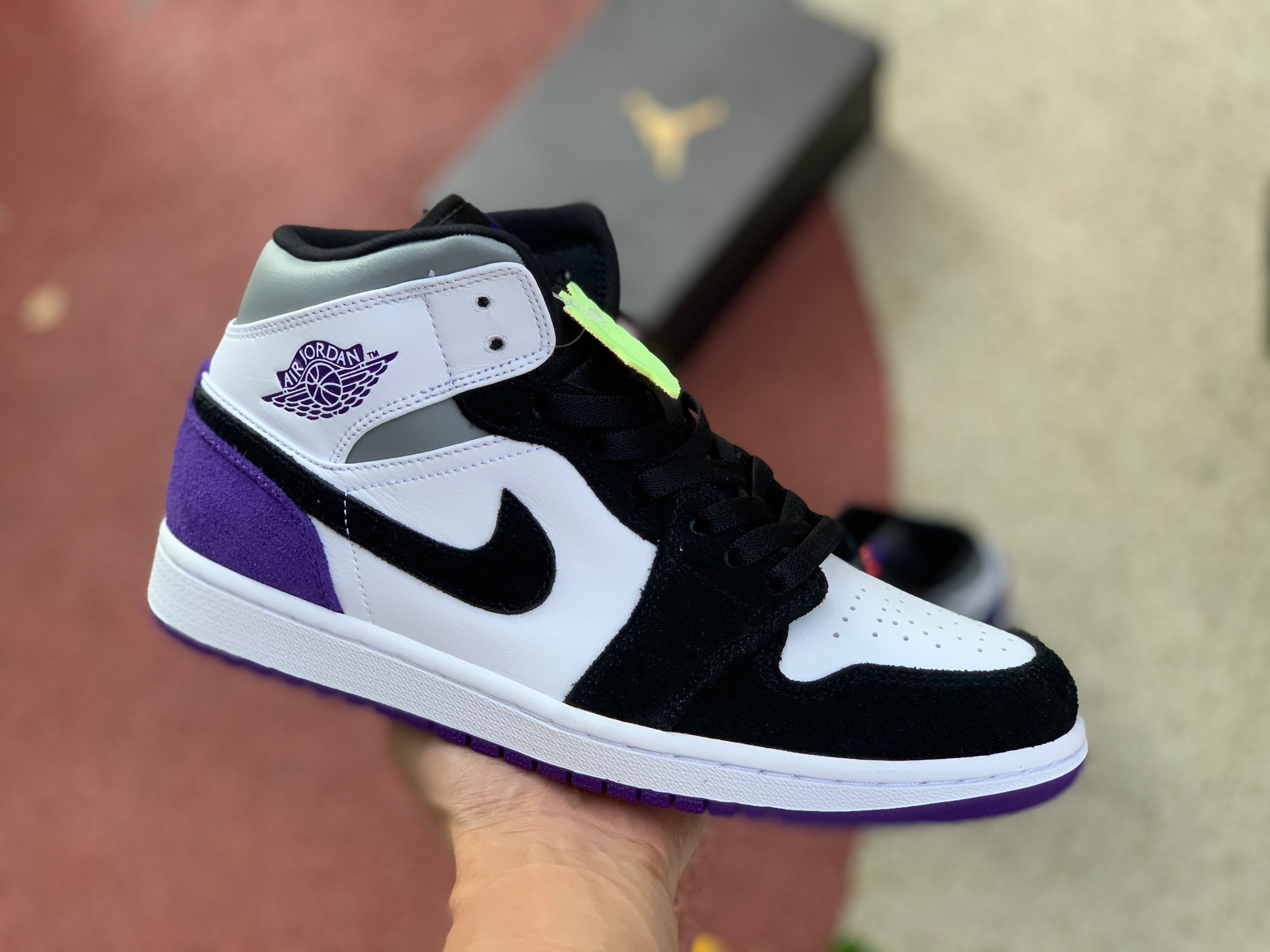 Jordan 1 Mid SE Purple