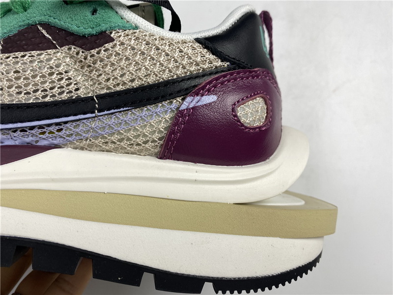 Sacai x Nike Vaporwaffle Villain Red Neptune Green