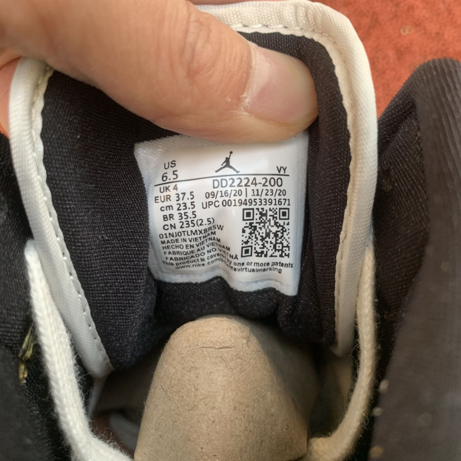 Air Jordan 1 Mid SE Particle Beige