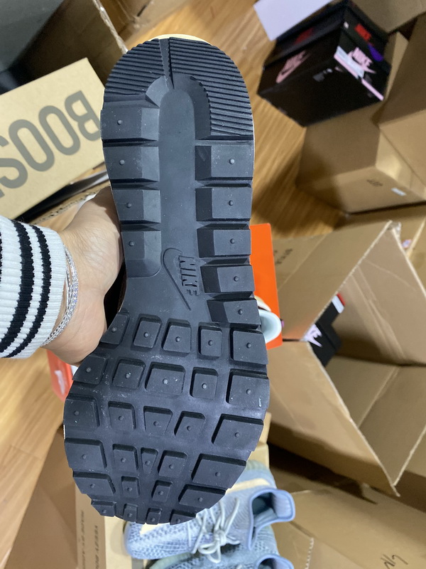 Sacai x Nike Vaporwaffle Villain Red Neptune Green