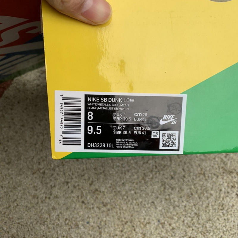 Supreme x Nike SB Dunk Low “Mean Green”