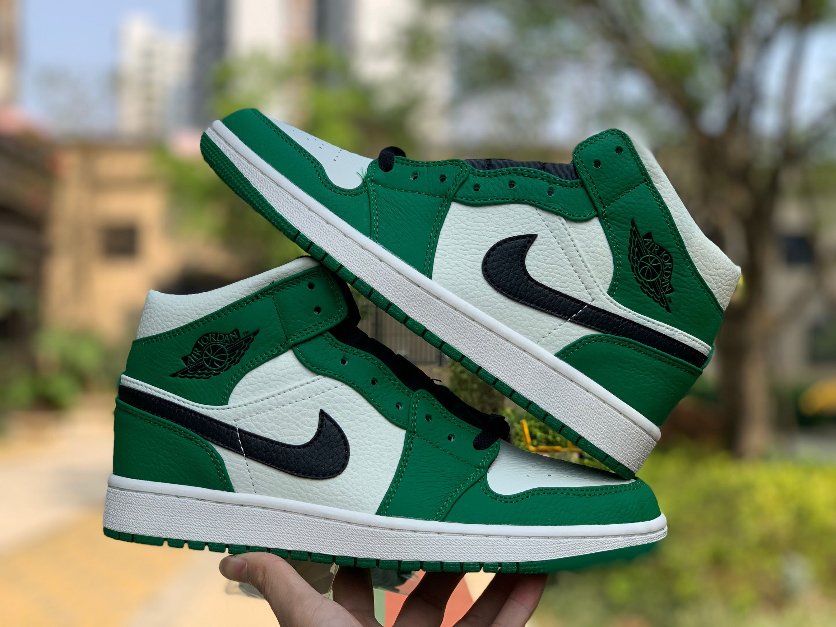 Jordan 1 Mid Pine Green