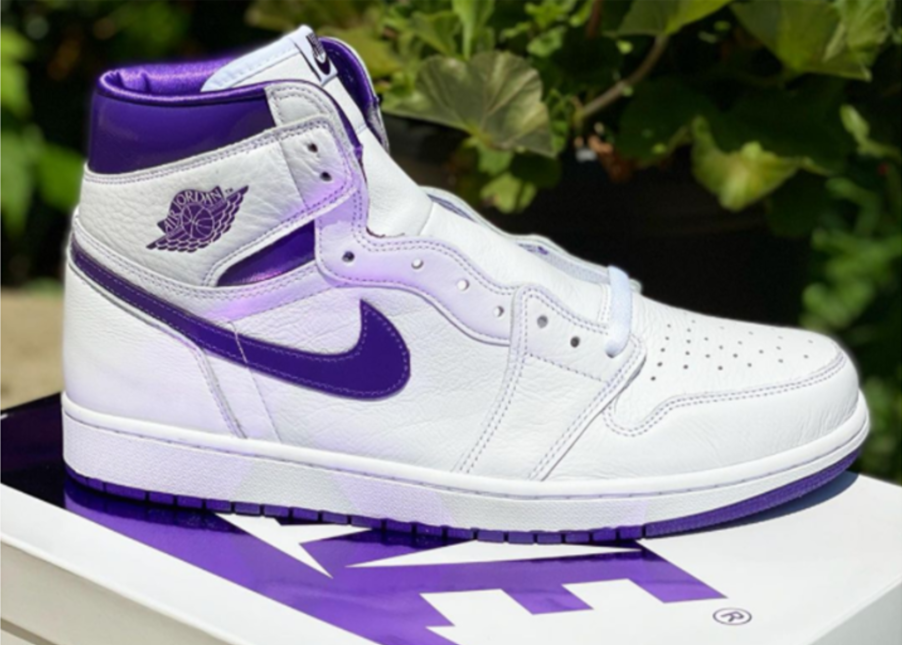 Air Jordan 1 High OG WMNS Court Purple