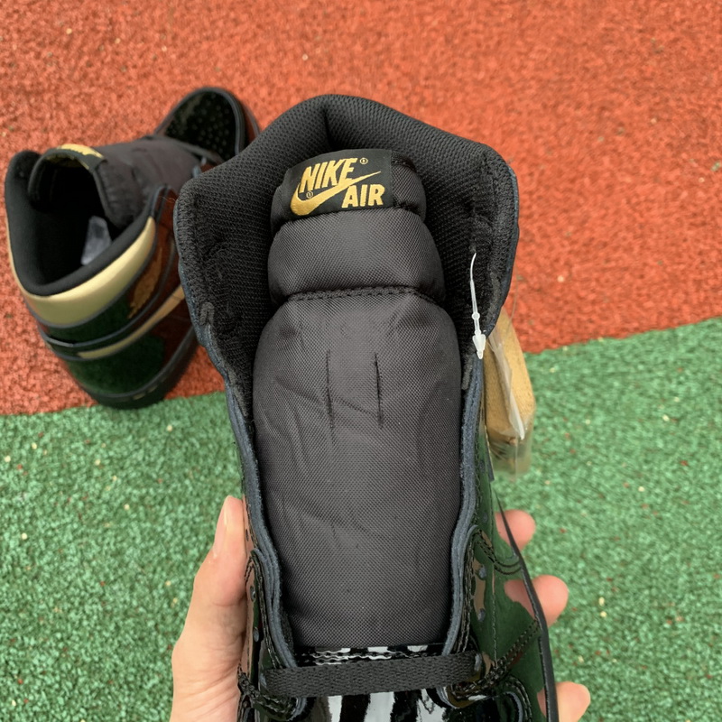 Air Jordan 1 High “Black Metallic Gold”