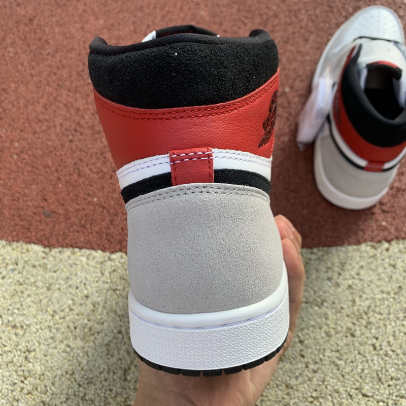 Air Jordan 1 High OG“ Light Smoke Grey”