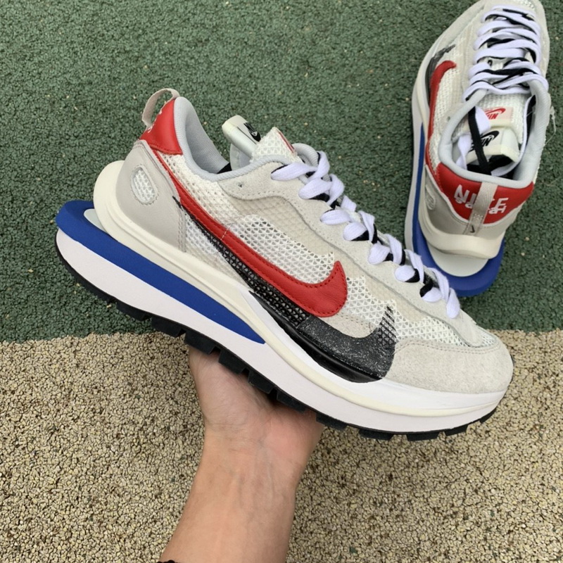 sacai x Nike VaporWaffle “Royal Fuchsia ”