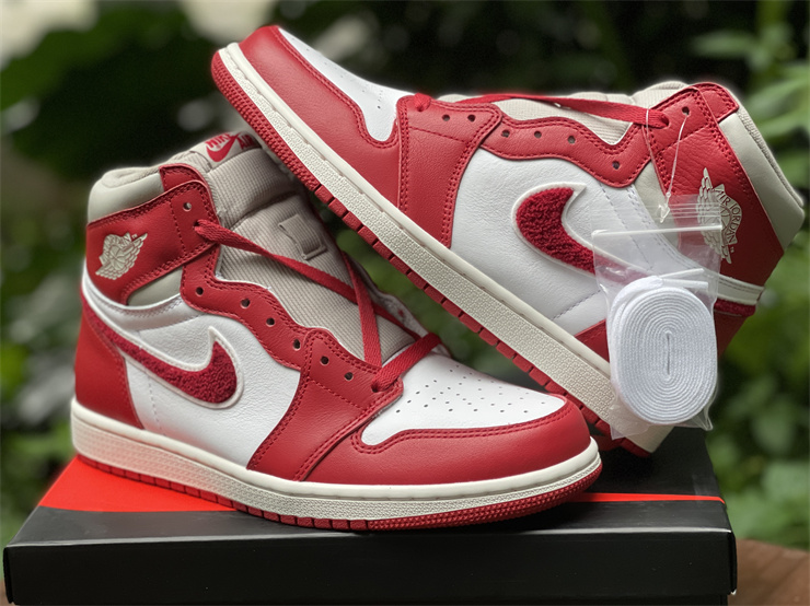 Air Jordan 1 High OG “Chenille”