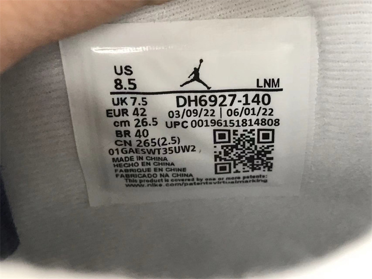 Air Jordan 4“Midnight Navy”