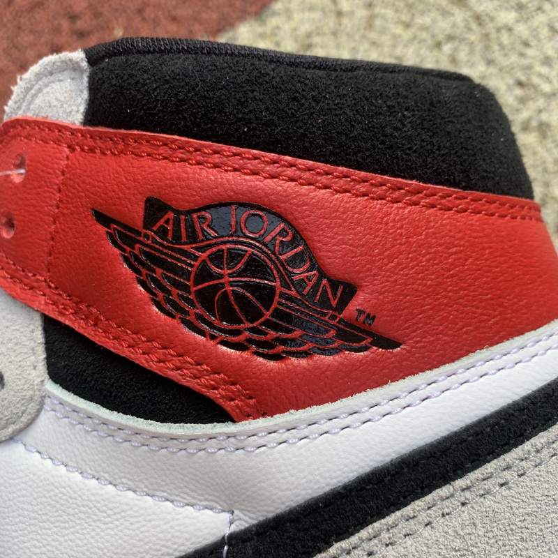 Air Jordan 1 High OG“ Light Smoke Grey”