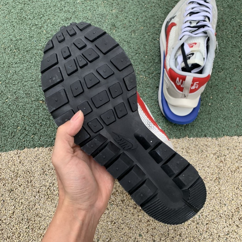 sacai x Nike VaporWaffle “Royal Fuchsia ”