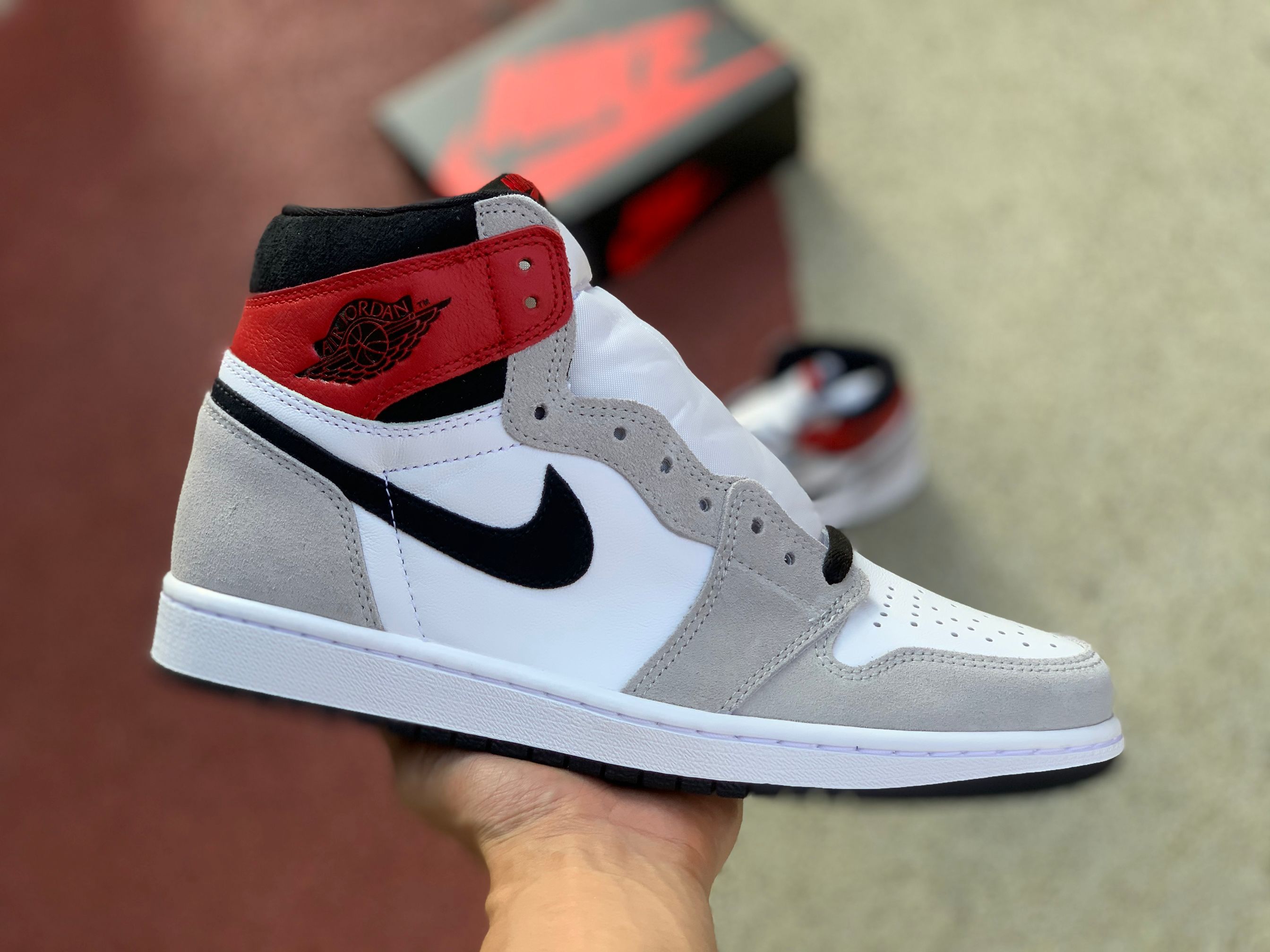 Air Jordan 1 High OG“ Light Smoke Grey”
