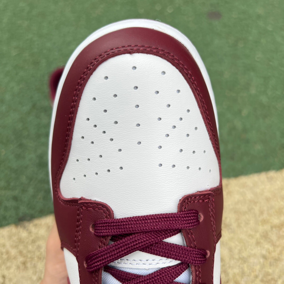 Nike SB Dunk Low Bordeaux