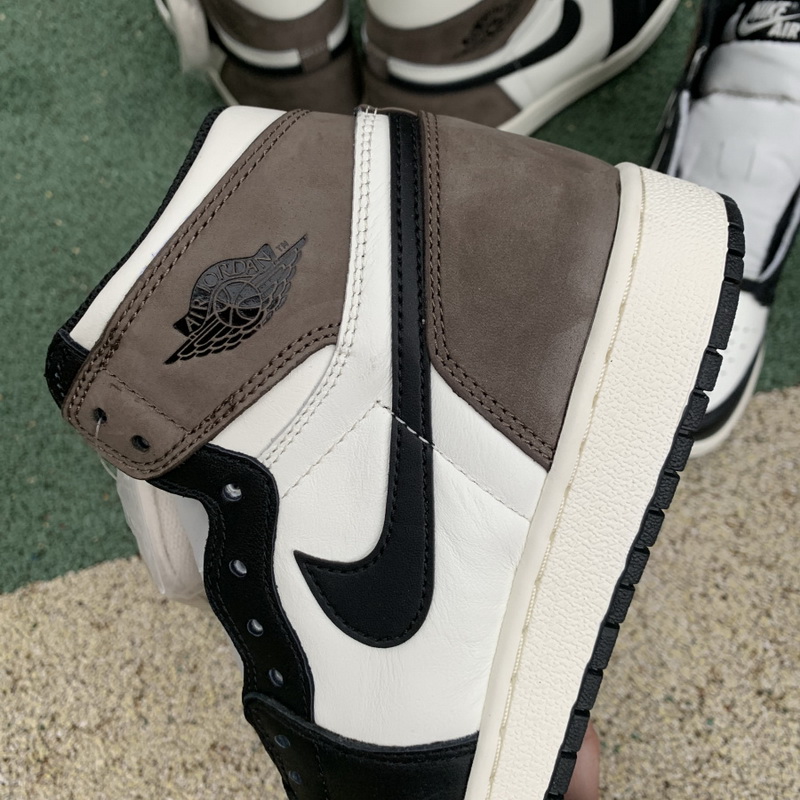 Air Jordan 1 High OG “Dark Mocha” GS