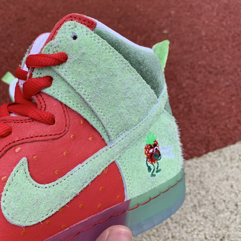 Nike SB Dunk High Strawberry Cough