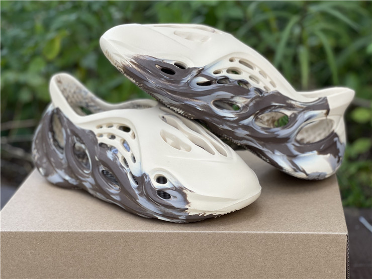 Yeezy Foam Runner “MX Cream Clay”