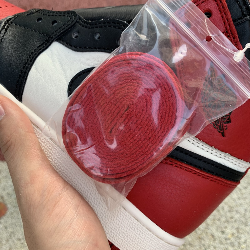 Air Jordan 1 Retro High OG “Bred Toe” GS