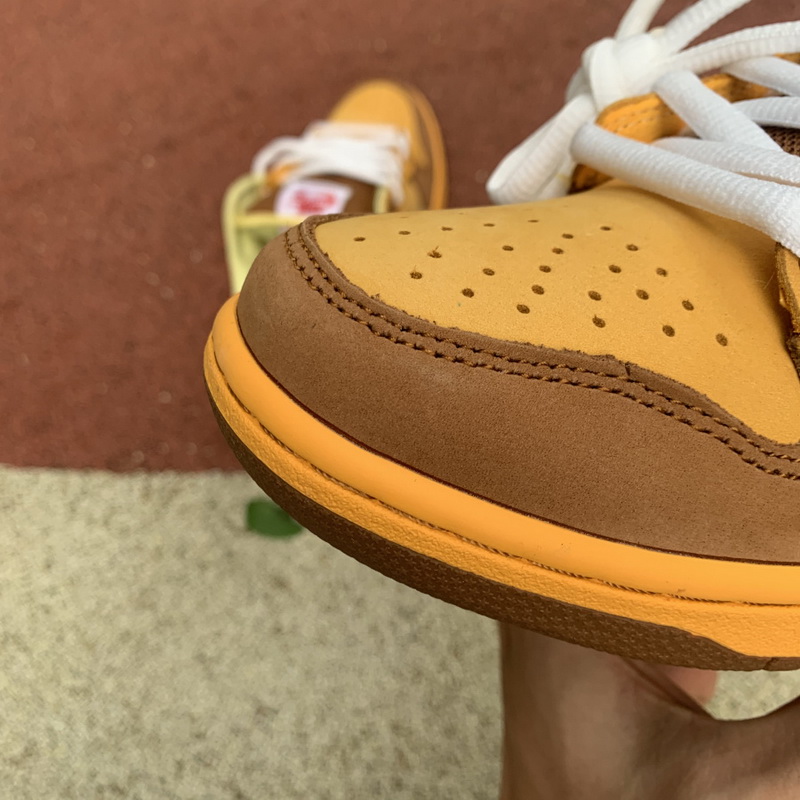 Nike SB Dunk Low Newcastle Brown Ale