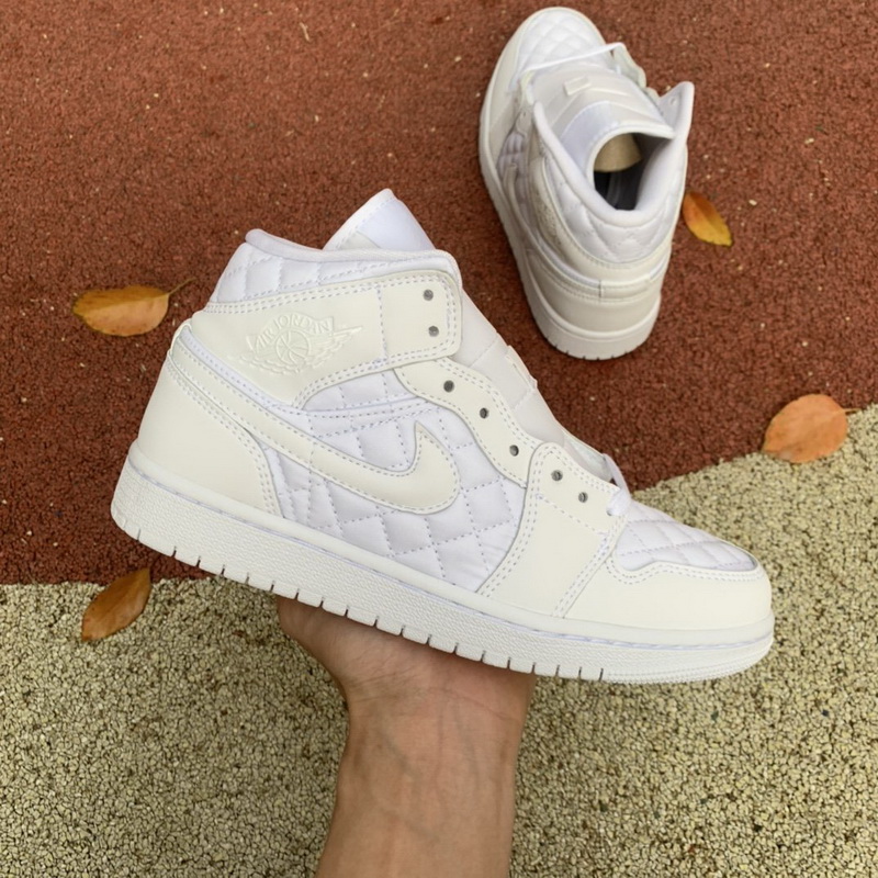 Jordan 1 Mid Shoes026