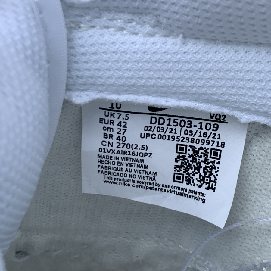 Nike SB Dunk Low Triple White