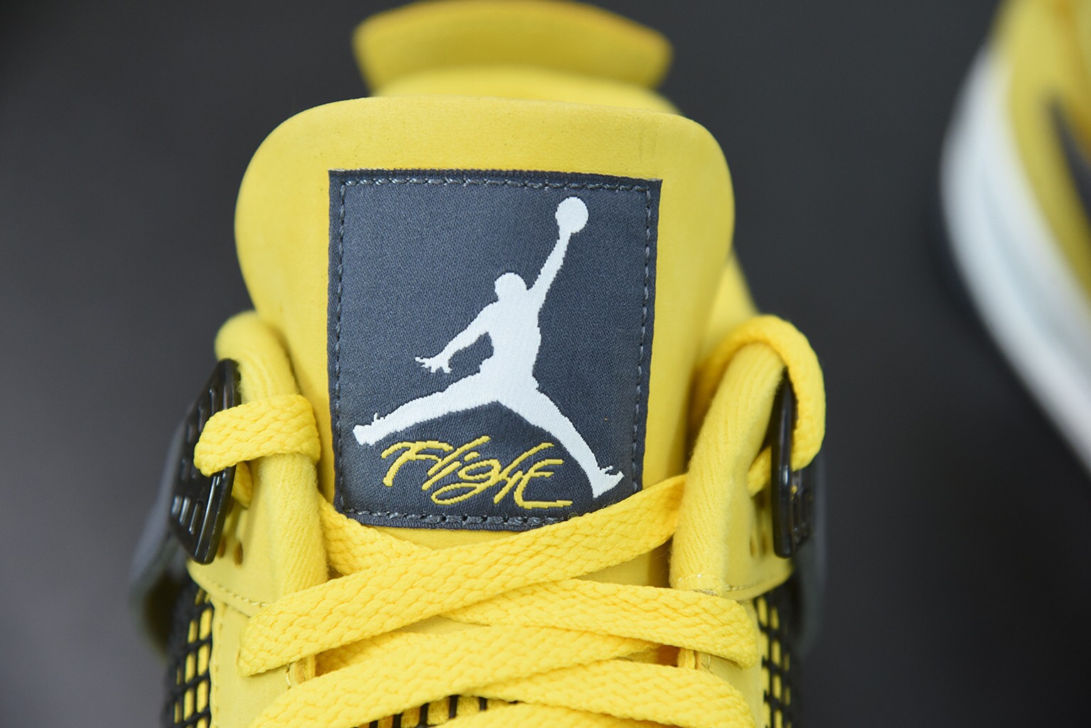 Air Jordan 4 Retro Lightning (2021)