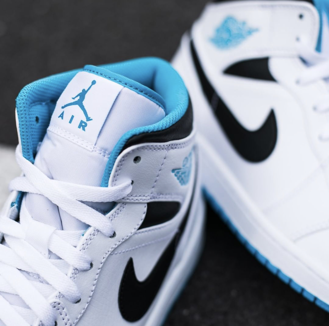 Air Jordan 1 Mid“ Laser Blue”