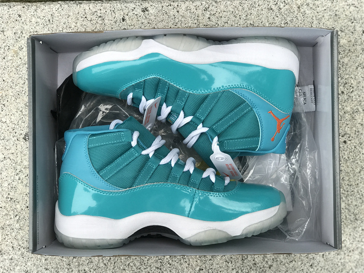 Air Jordan 11 Lake water blue