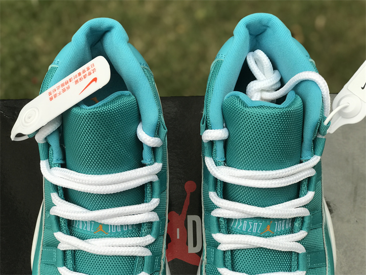 Air Jordan 11 Lake water blue