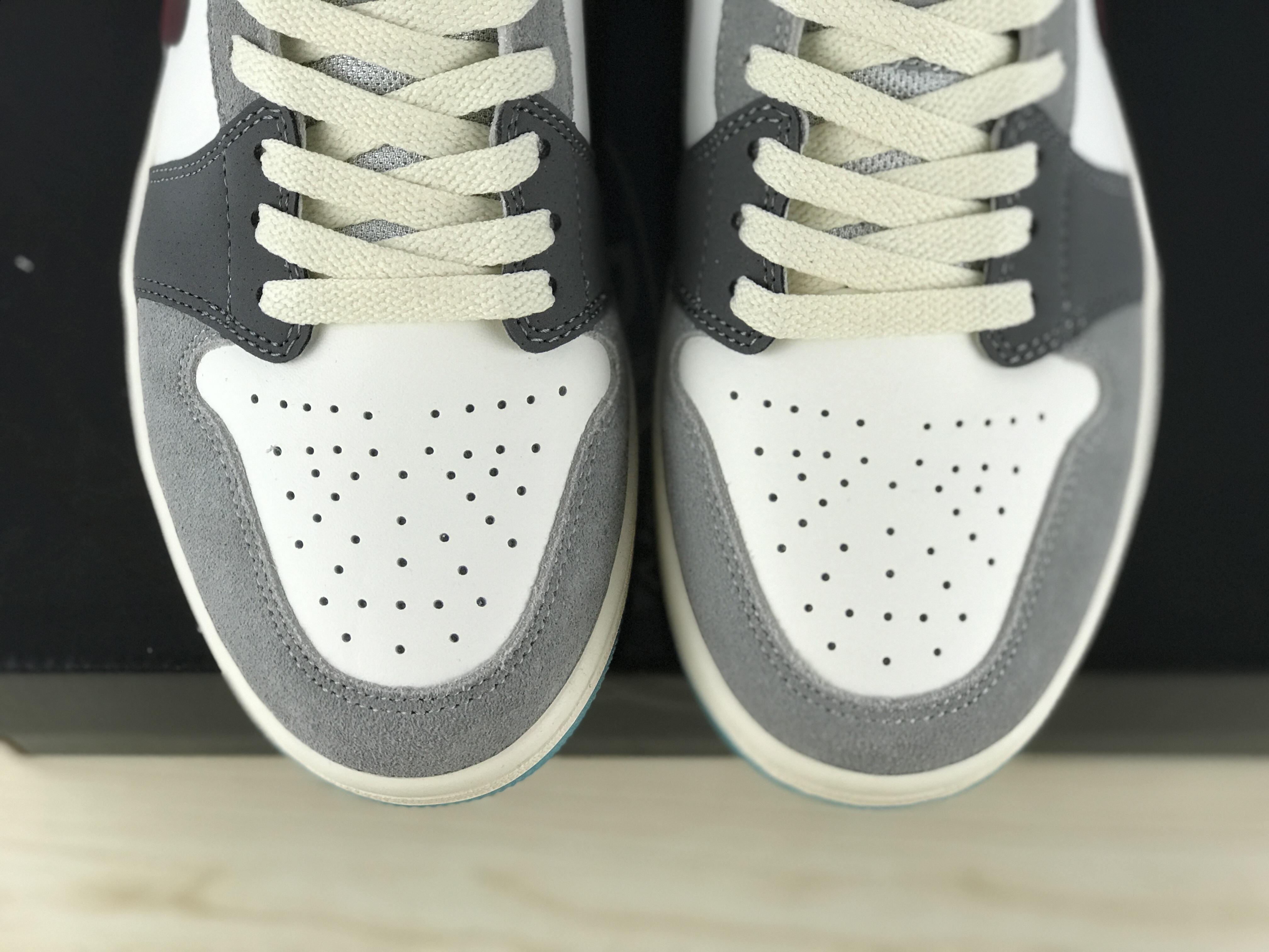 Air Jordan 1 Mid SE White ash Blue