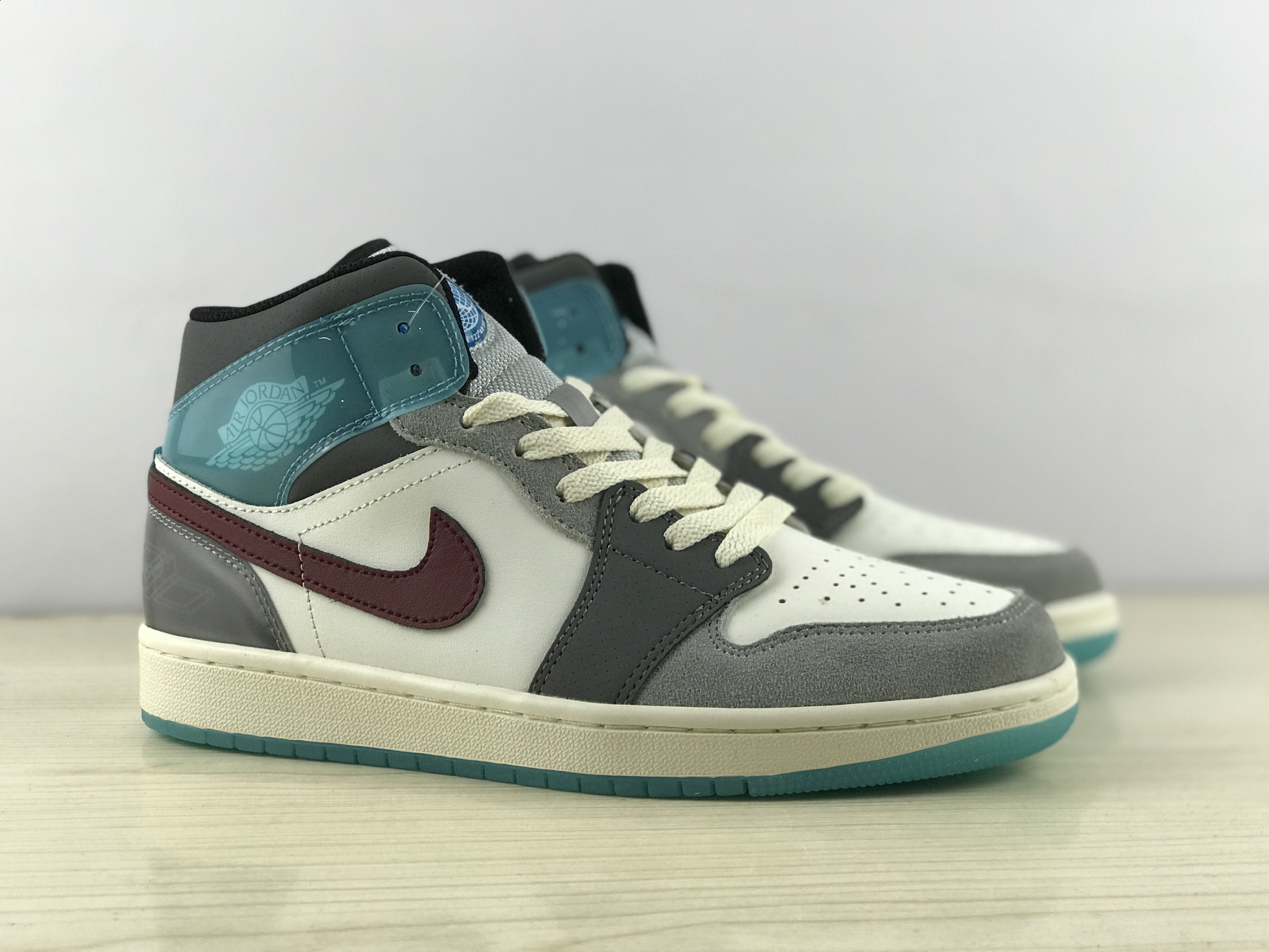 Air Jordan 1 Mid SE White ash Blue