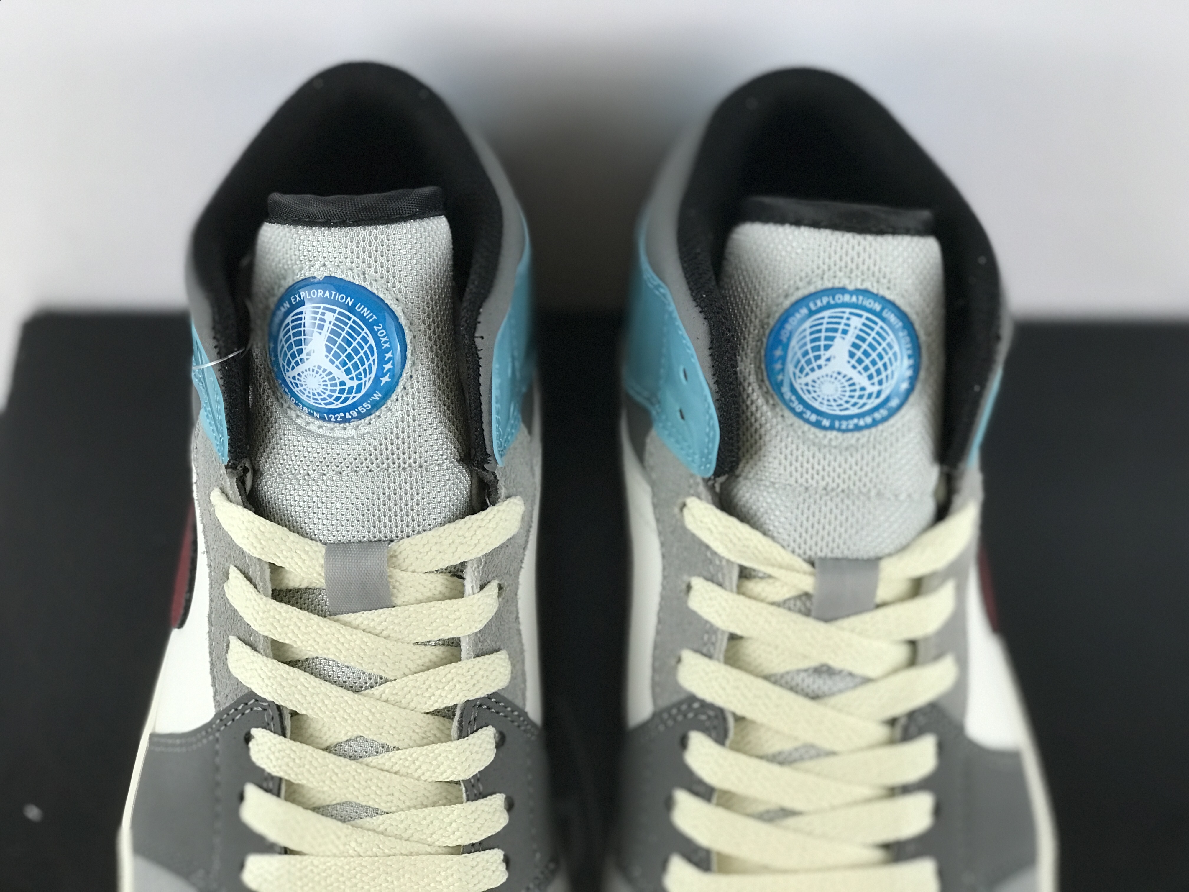 Air Jordan 1 Mid SE White ash Blue
