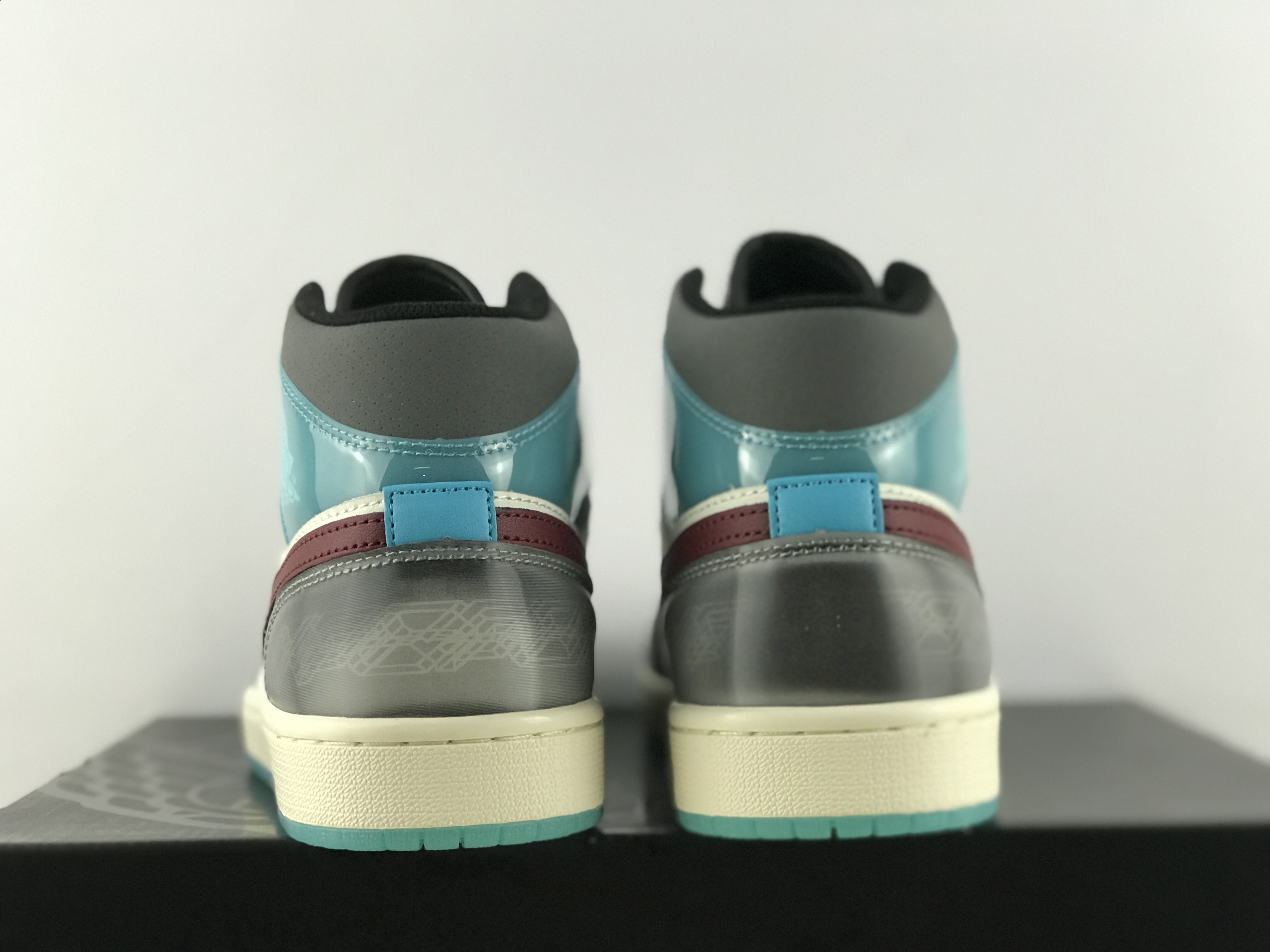 Air Jordan 1 Mid SE White ash Blue